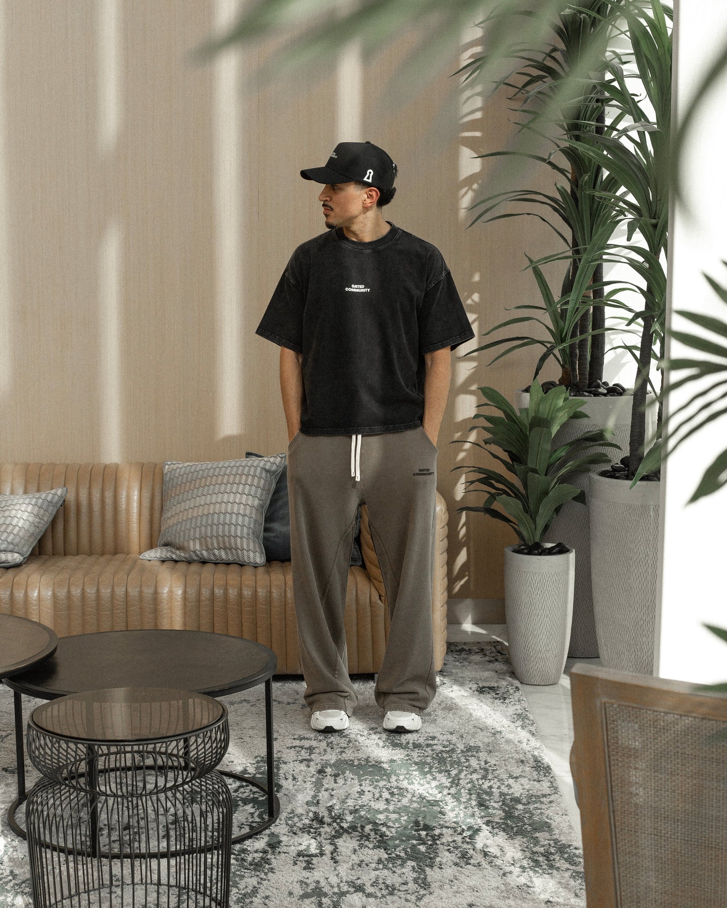 GATED COMMUNITY SIGNATURE BOXY FIT T-SHIRT
