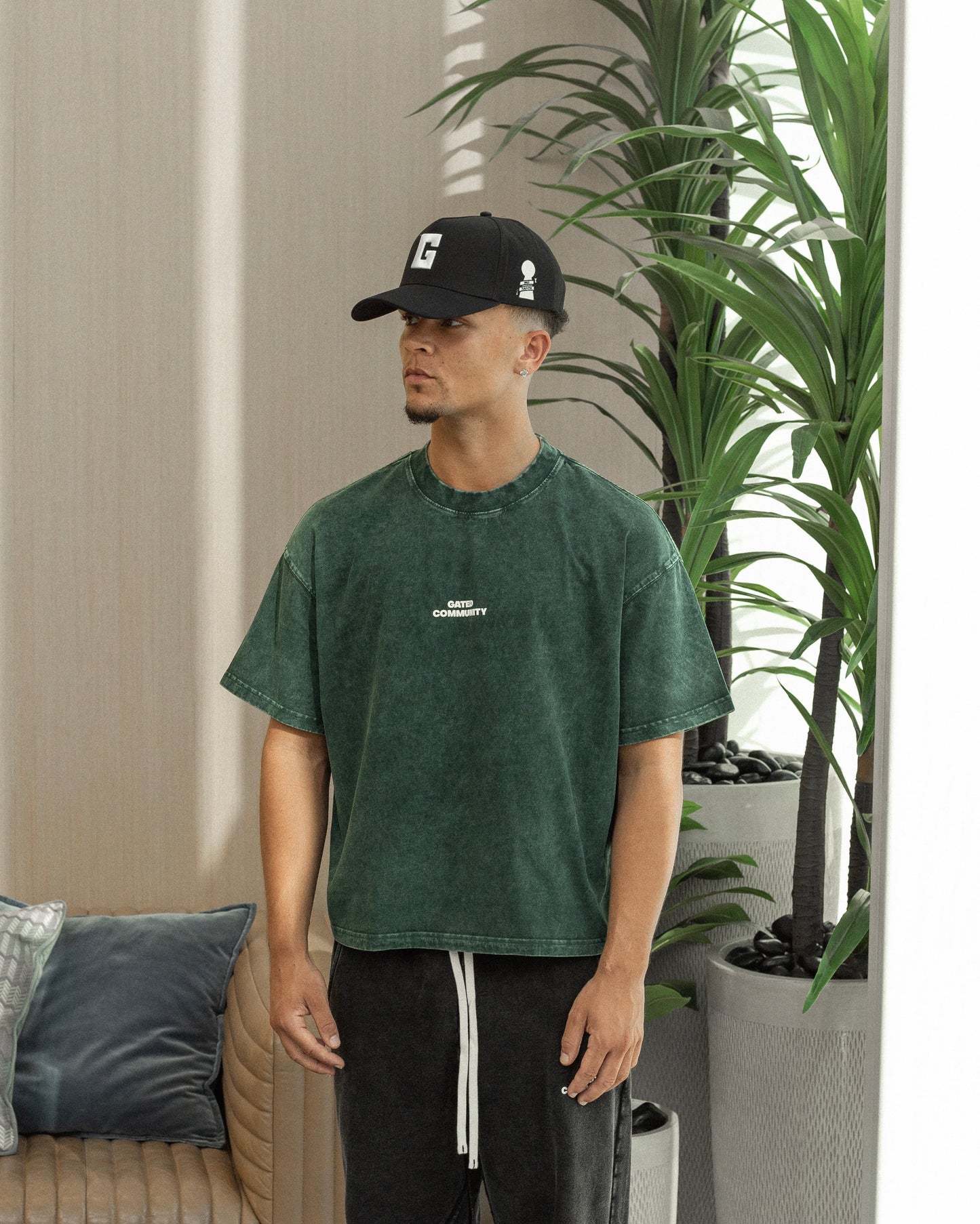 GATED COMMUNITY SIGNATURE BOXY FIT T-SHIRT