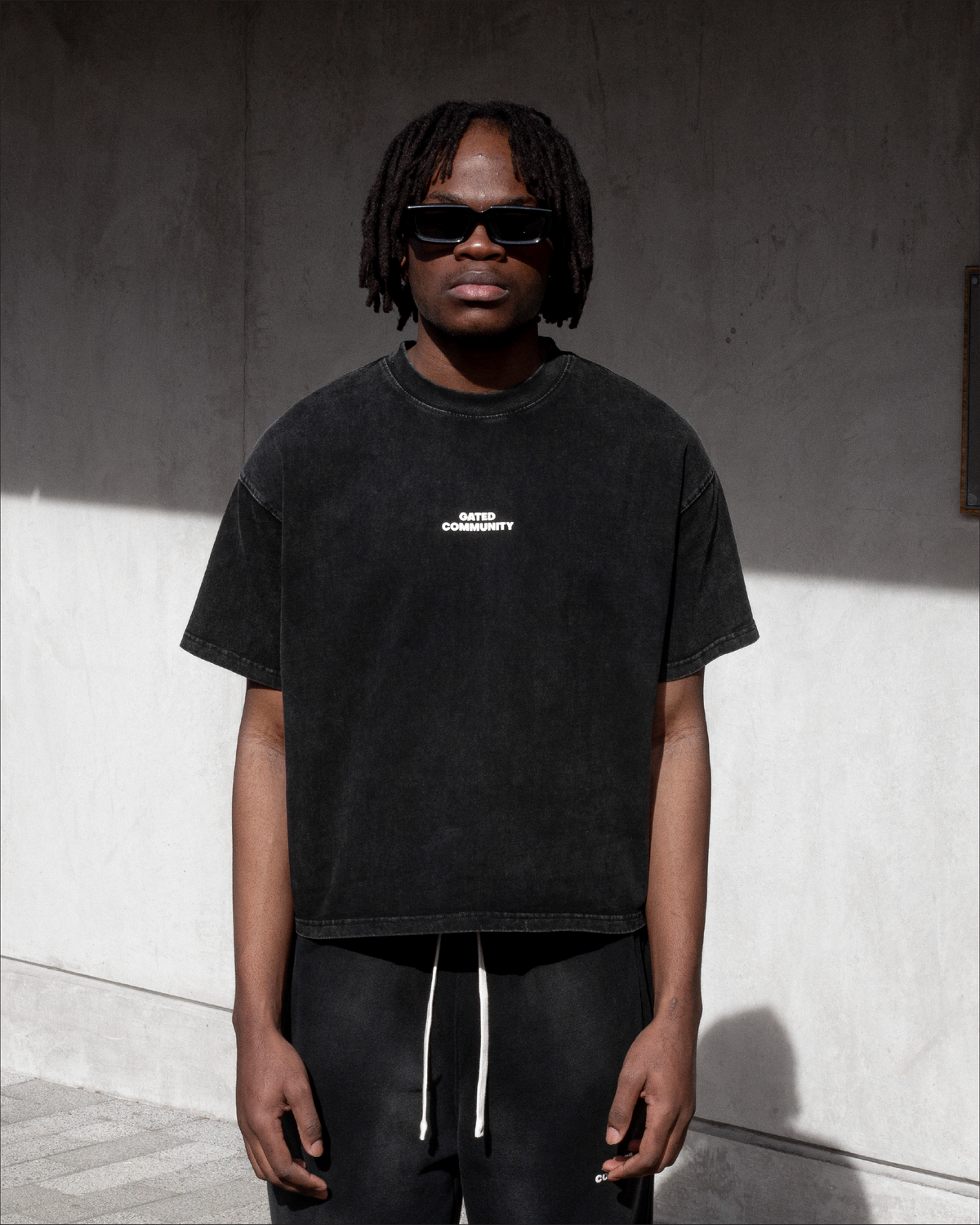 GATED COMMUNITY SIGNATURE BOXY FIT T-SHIRT